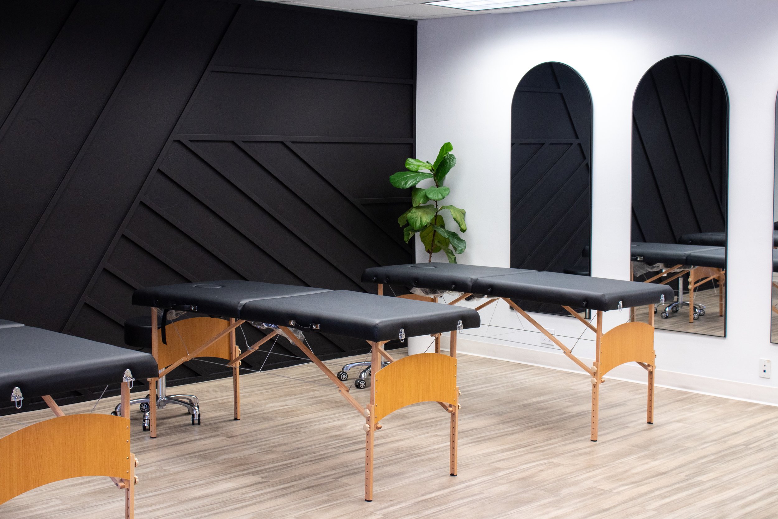 Lash bed available for rent at Kat Eye Studios